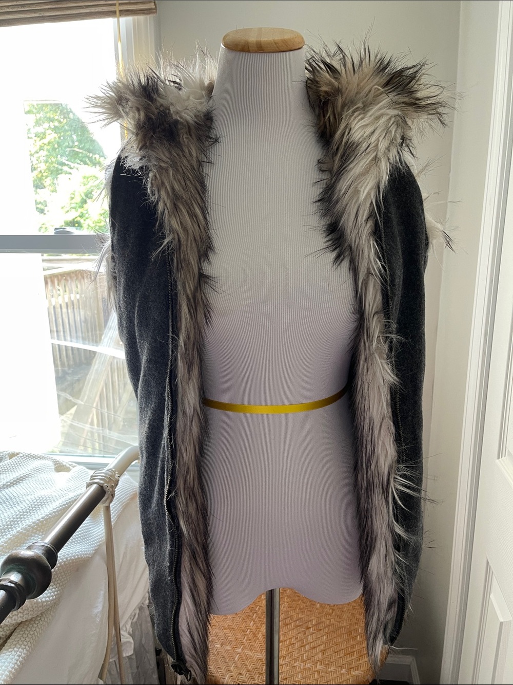 XS Hooded Faux Fur Long Vest - Picture 2 of 6